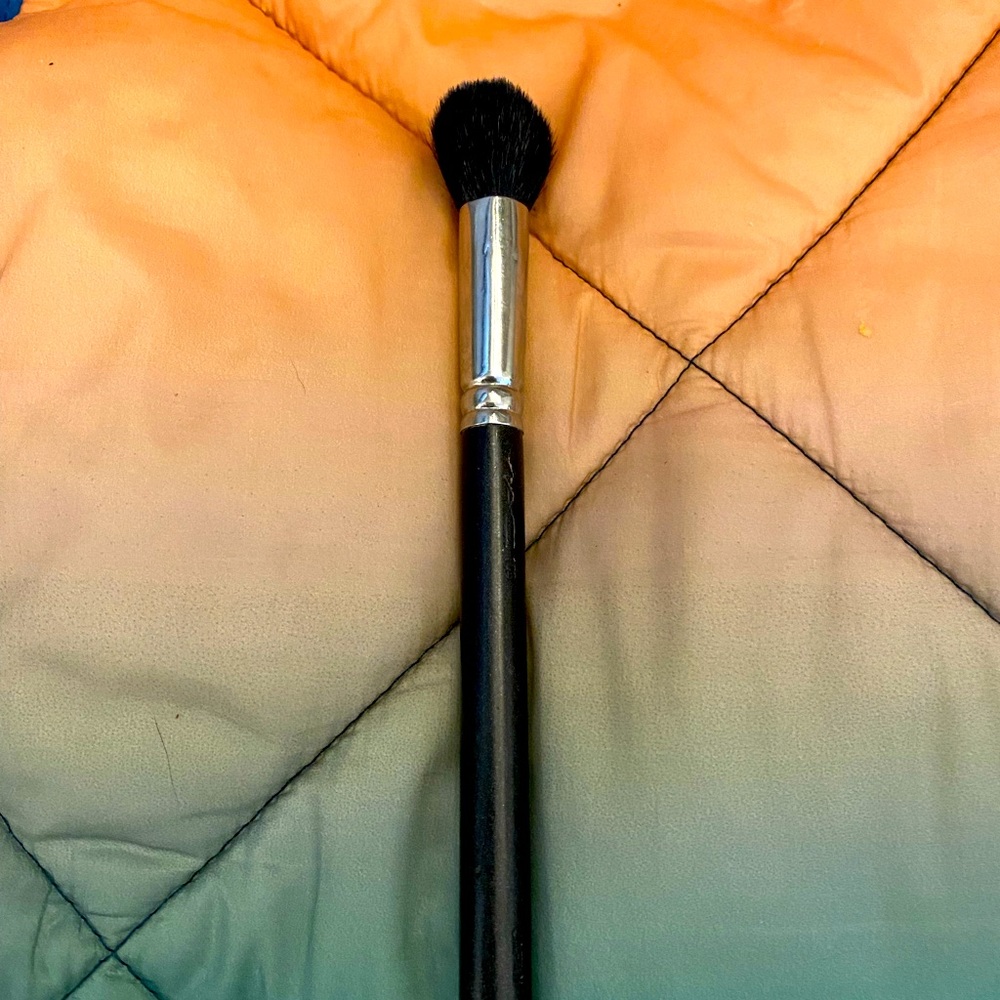 MAC #109 foundation contour stipple brush used